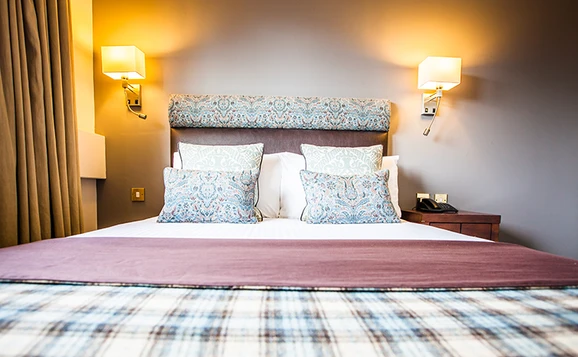 Stirling Court Hotel Bedroom