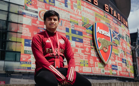 graduate in front of arsenal stadium