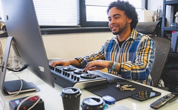Person working in a media agency at a computer