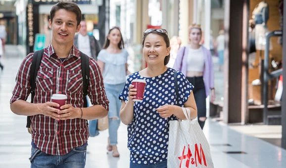 Students shopping in Stirling