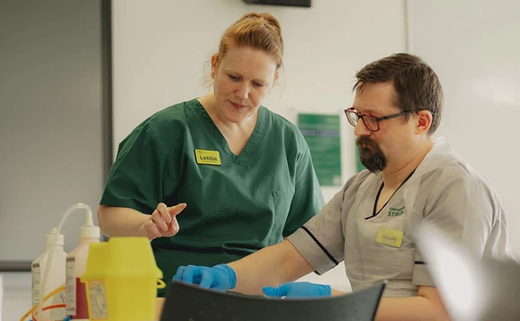 Student nurse learning skills 760x470