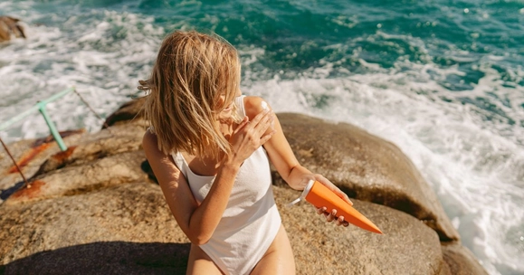 When sunscreen meets plastic: A newly discovered threat to marine ecosystems