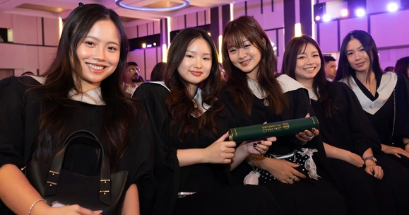 University of Stirling celebrates Singapore graduates