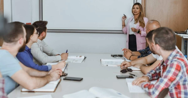 woman presenting to group of men