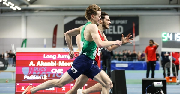 Ryan Martin runs towards the line.