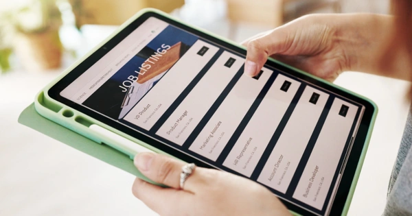 hands scrolling on screen looking for jobs