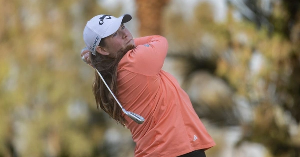 University of Stirling golfer Lorna McClymont golfing