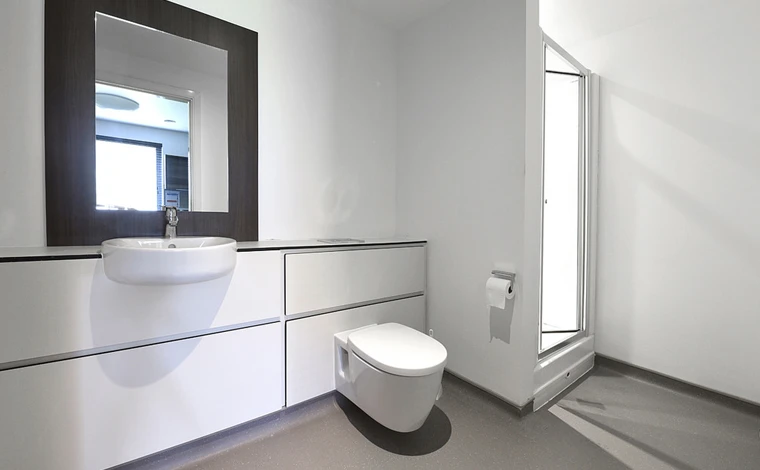 alexander court townhouses shower room