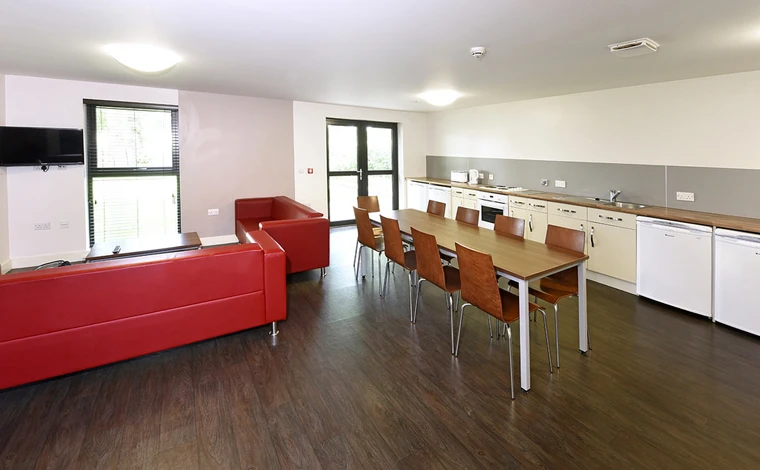 alexander court townhouses living area