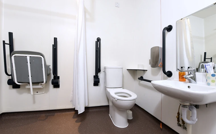 Beech Court Studio bathroom