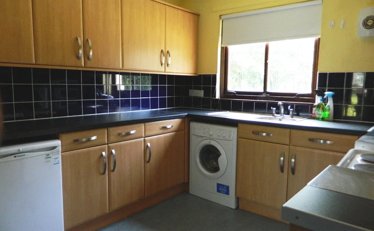 Lyon crescent kitchen
